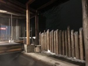 外は雪の露天風呂